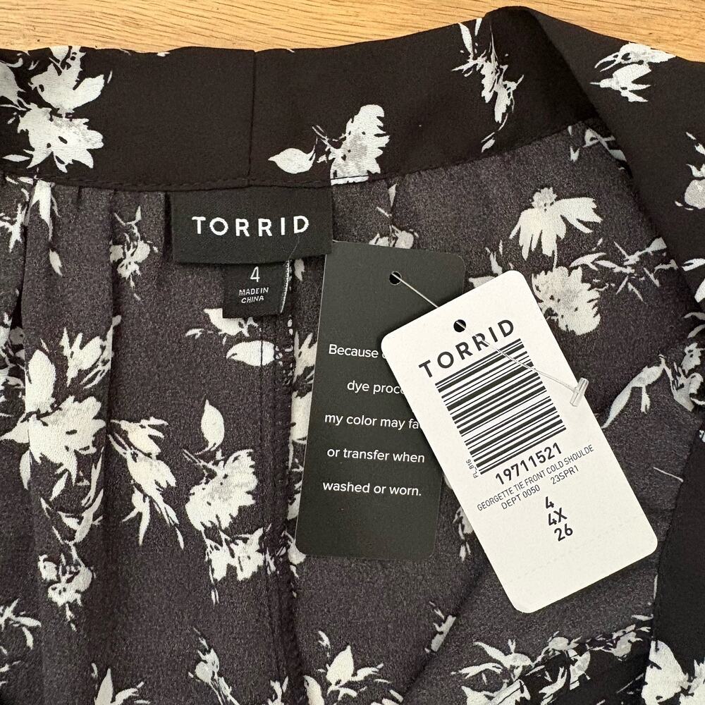 Torrid Georgette Tie Front Cold Shoulder Blouse Women's Size 4 Black White NWT